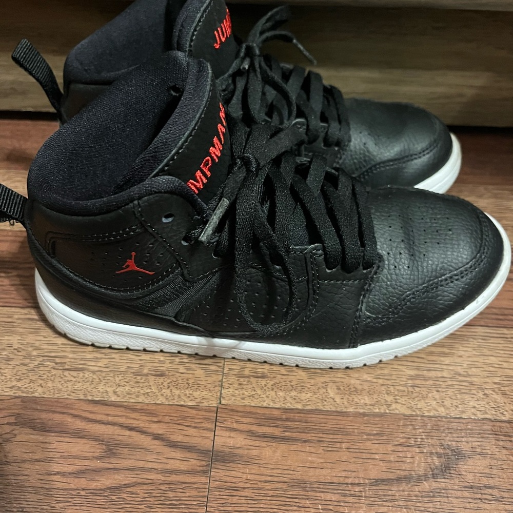 Boy’s Jordan Black and Red High-Top Sneakers, very good condition - Picture 2 of 3